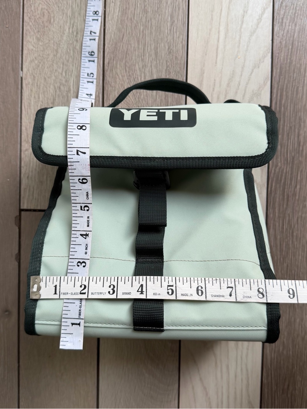YETI Daytrip Lunch Bag in a retired light green shade - Picture 7 of 7